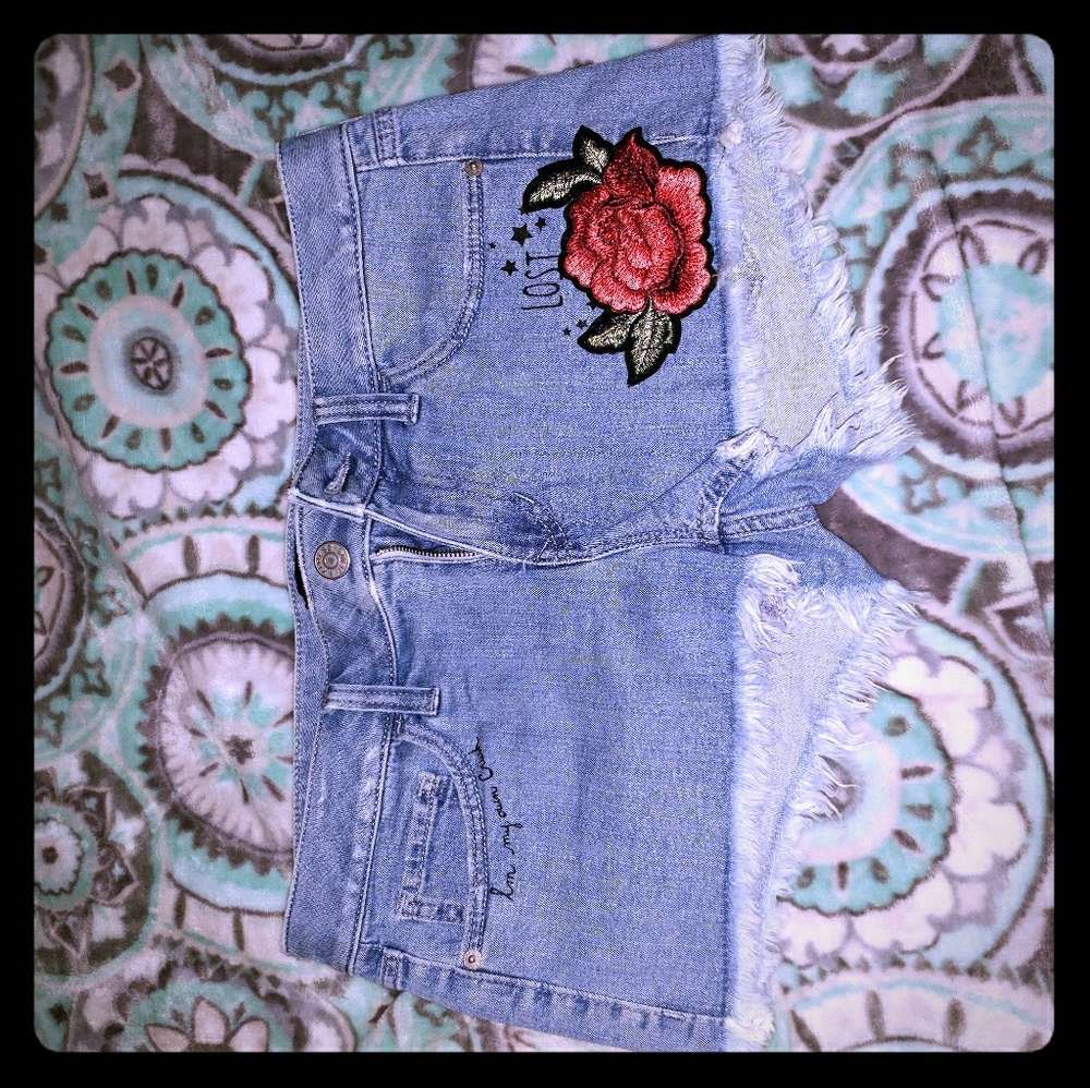 Express Shorts Rose size 6
